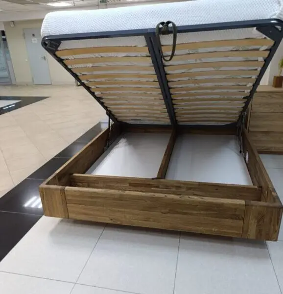 Кровать Obolo из массива дуба