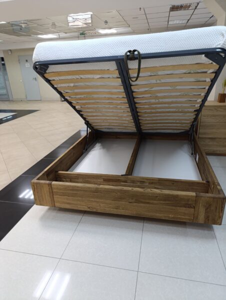 Кровать Obolo из массива дуба Кровать Obolo из массива дуба