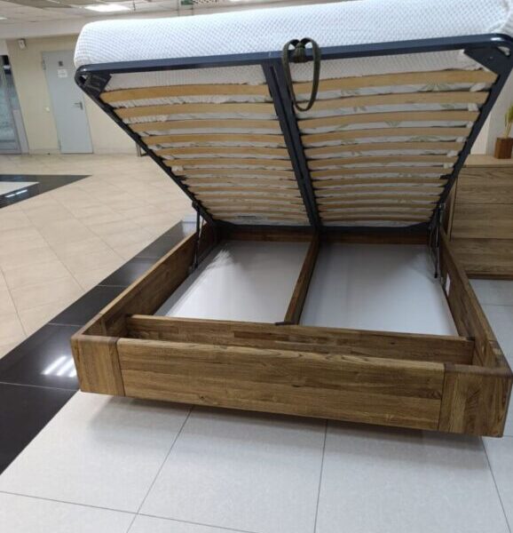 Кровать Obolo из массива дуба Кровать Obolo из массива дуба